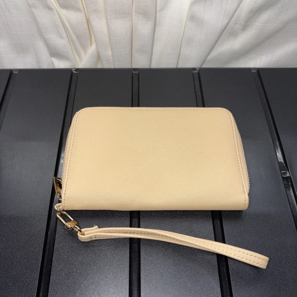 Lost + Wander Worryfree Passport Wallet / Wristlet Tan/Beige- MSRP $40 SEE PICS